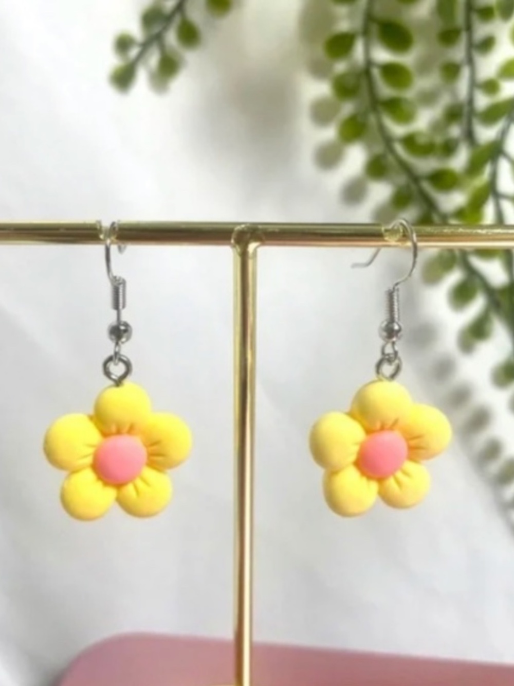 ❤️ FREE Daisy Monochrome Multicolor Chic Trendy Modern Girly Flower Hip Earrings
